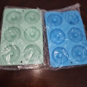Silicone Donut Molds in Green and Blue